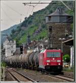 185 185 246-6 is hauling a goods train through Kaub on June 25th, 2011.