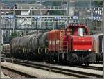 Am 841 Am 841 001-1 is hauling a goods train through the station of Spiez on July 29th, 2008.