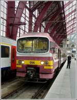 anvers-antwerpen-all-stations AM 86 914 is waiting for passengers at the station Antwerpen Centraal on September 13th, 2008.