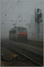 bb-26000-sybic Heavy fog in Strasbourg - SNCF Sybic BB 26160 is coming with the overnight train from the south of French. 
29.10.2011