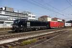 On 22 September 2020 MRCE X4E-613 hauls a container train through Regensburg Hbf.