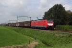 They mostly come in red: DBC 189 088 hauls a mixed freight through Huklten on 16 August 2019.