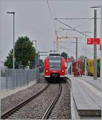 The WEG 426 024-6 in Holzgerlingen is the  Schönbuchbahn  RB 46 to Böblingen. Place of Foto: on the way to the plattform (see also Geoposition).  

27.08.2022
