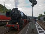 52 8134-0 der Eisenbahnfreunde Betzdorf steht auf 2011.08.21 am Bahnhof Linz / Rhein fahrbereit. Die Lokomotive war mit einem voll besetzten Sonderzug der 4 Flsse reisen (Dill, Lahn, Rhein und Sieg).