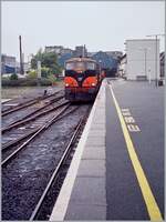On a rainy day in Galway, the CIE (Iarnród Éireann) diesel locomotive CC 072 is waiting at the Ceannt Station Galway / Stásiún Uí Ceannt with an Intercity to depart (Dublin)