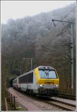 3008 is hauling the IR 112 Luxembourg City - Liers out of the tunnel  Fischterhaff  near Goebelsmhle on November 16th, 2011.