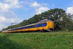NS 4012 passes through Tilburg Oude Warande on 18 July 2020.