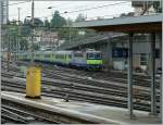 re-420-bls The BLS Re 4/4 II N� 504 is arriving with an RE from Neuch�tel in Bern's  Main Station.
03.08.2011