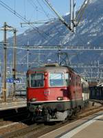 re-420-re-4-4-ii SBB Re 4/4 II is arriving with his IR in the Martigny Station. 
25.02.2009