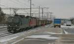 re-420-re-4-4-ii A green and an red Re 4/4 II with a Cargo train in Chavornay. 
08.01.2010 
