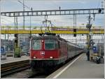 Re 4/4 II 11136 ...  De Rond Hans und Jeanny 27.12.2011