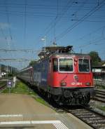 Re 421 The SBB 421 389-8 is arriving with his EC to M�nchen in St-Margarethen.
28.07.2008