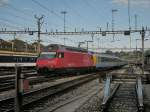 Re 460 Re 460 011-0 with the EC CIS 37 to Venezia S.L. in Lausanne. 
11.07.2008