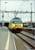 Re 460 The first Western-Union Re 460 114-2 in Zurich Main Station.
Mai 1998