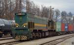 Diesel loc 664-107 with container train from Hodo is arriving at Pragersko station. /28.12.2012