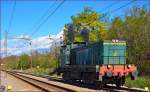 Diesel loc 642-188 is running through Maribor-Tabor on the way to Studenci station. /16.10.2013