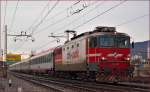 Electric loc 342-025 is hauling EC158 'Croatia' through Maribor-Tabor on the way to Vienna. /7.1.2014
