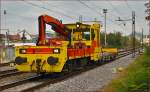 Rail crane 915-202 run through Maribor-Tabor on the way to Tezno VBF. /21.10.2014