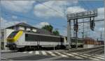 Serie 13 HLE 1309, together with a sister engine, is running with a freight train through the station of Rodange on August 4th, 2009. 