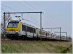 Serie 13 HLE 1344 is hauling M 4 wagons through Hansbeke on April 10th, 2009.