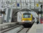 Serie 13 HLE 1350 is hauling the IC to Bruxelles Midi into the station Li�ge Guillemins on September 12th, 2008.
