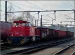 Serie 1500 1501 is hauling a freight train through the station of P�tange on February 8th, 2011.