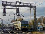 Serie 20 2001 is heading the IC 97 'Iris' at Kleinbettingen on November 15th, 2009.
