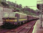 Serie 27 A really old picture from a international Est-West Train in Li�ge: After the SNCB 2716 is probable an PKP AB and then an SZU sleeping Car. 
10.06.1983