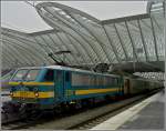 Serie 27 HLE 2751 with bilevel cars is leaving the station Li�ge Guillemins on January 16th, 2010.