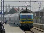 Serie 27 HLE 2754 with bilevel cars is arriving at the station of Blankenberge on April 10th, 2009.