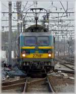 Serie 27 HLE 2758 is entering into the station of Brugge on April 10th, 2009.