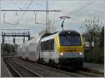 Serie 3000 3009 with bilevel cars is waiting for passengers at the station of Kleinbettingen on November 15th, 2009.