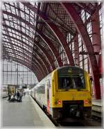 Serie 41 S�rie 41 double unit as local train to Mol photographed in Antwerpen Centraal on April 24th, 2010.