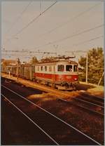 An old analog Picture wiht the SBB Re 4/4 I 10033 wiht the Fast train 638 from Delémont to Biel/Bienne in Lengnau.