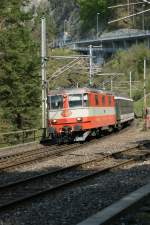 Re 4/4 II in the  swiss-express -colours with a Interregio by Flelen.
