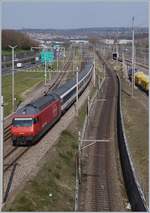The SBB Re 460 032-6 wiht an IR to Brig by the Denges-Echandens Station.