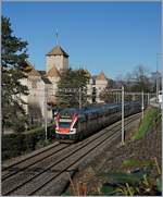A SBB RABe 511 on the way from St-Maurice to Annemasse (via Lausanne) by the Castle of Chillon.