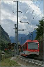 A  Komet  and a Cable Car are arriving at Stalden.