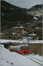 The M-O (TMR/Region Alps) RABe 527 112-2 is leaving Etiez.