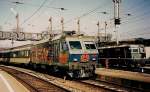 In the summer 1996 leaves the SOB Re 4/4 IV in special colours  Mrklin Metallbaukasten  Romanshorn with his  Voralpenexpress  to Luzern.