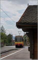 The Travay Be 4/8 N° 3 is leaving the St Eloi Station on the way to Chavonray.