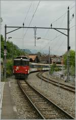 The  zb  (Zentralbahn) De 110 001-3 with his GoldenPass-Service is arriving at Brienz.