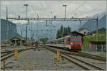 The  zb  HGe 101 965-2 wiht an IR from Luzern to Interlaken is arriving at Meirigen.