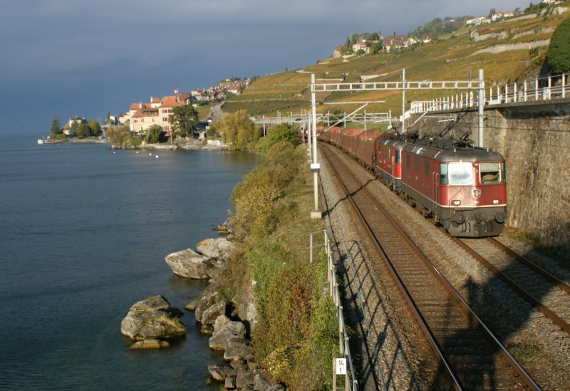 Tow re 4/4 II with a Cargo Train by Rivaz.
19.10.2009
