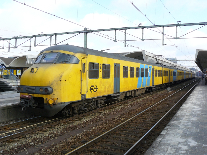 Unit number 513 as all station service from Dordrecht to Den Haag CS. Here in Rotterdam CS 02-03-2009.
