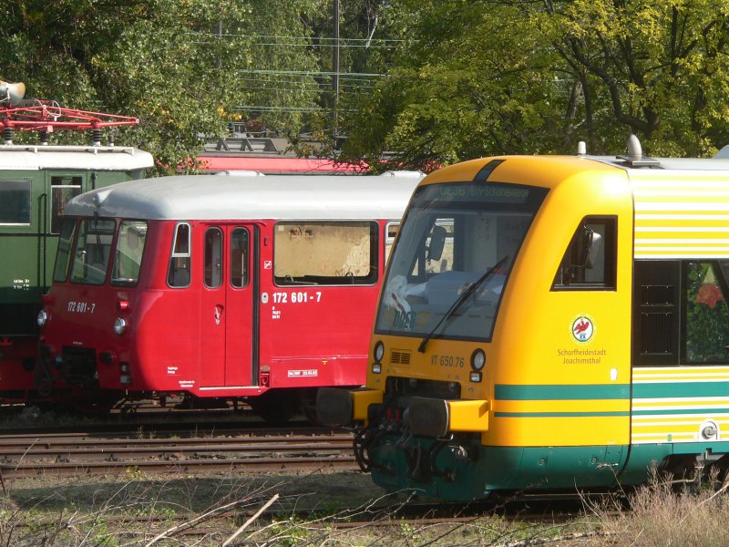 New and old DMU: 172 001 and ODEG-train VT650.76 in