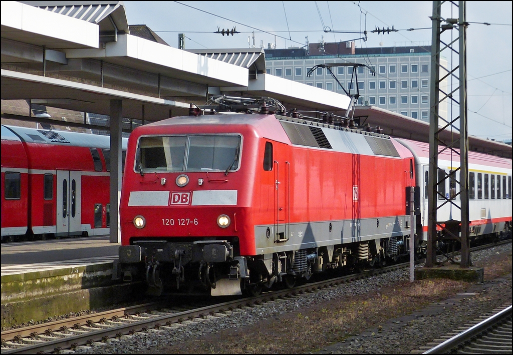 . 120 127-6 pictured in Koblenz main station on July 28th, 2012.