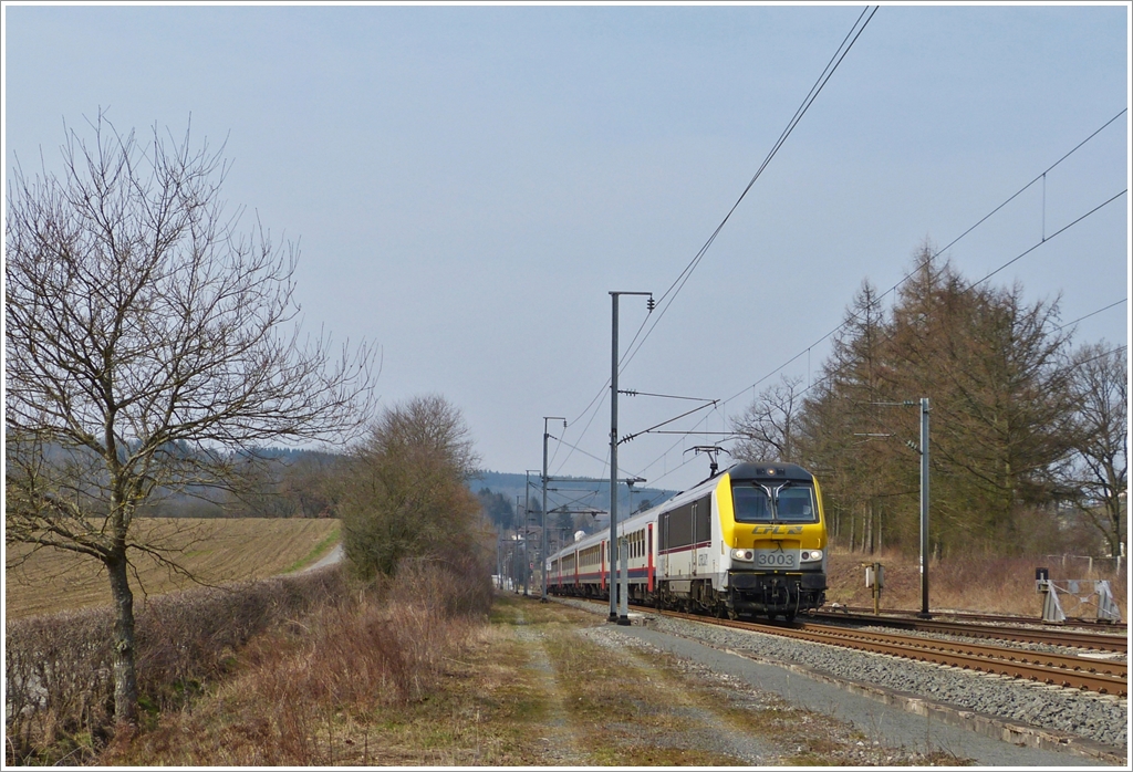 . 3003 is hauling the IR 117 Liers - Luxembourg City through Wilwerwiltz on April 4th, 2013.