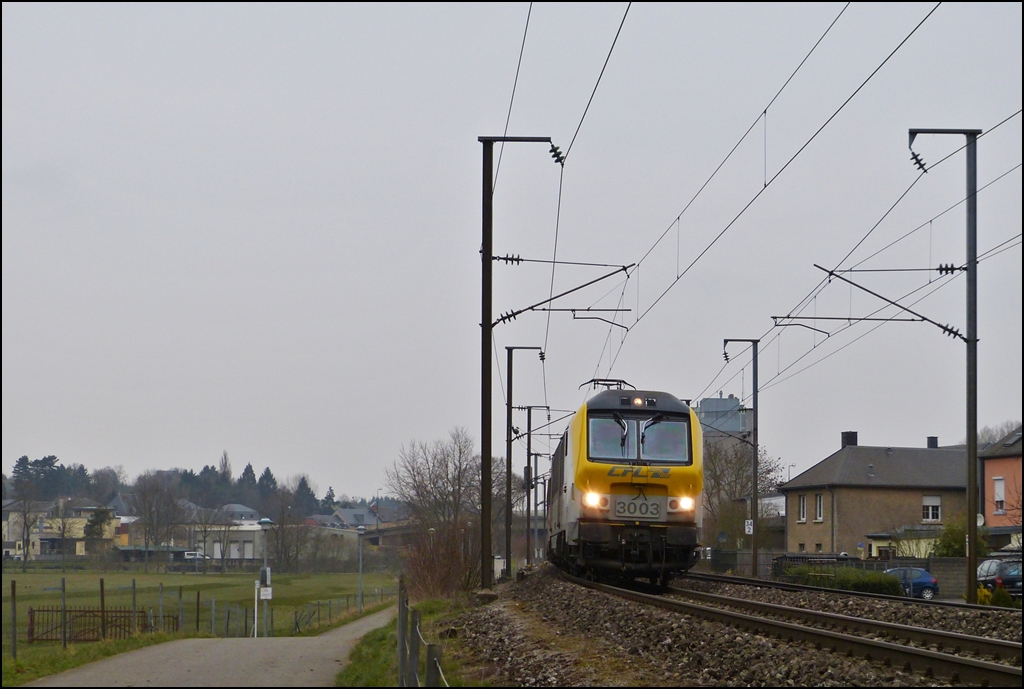 . 3003 is heading the IR 119 Liers - Luxembourg City in Mersch on April 8th, 2013.