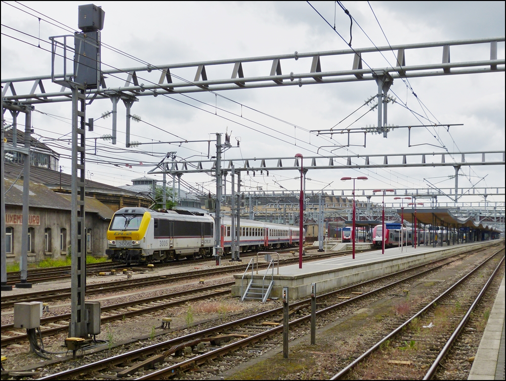 . 3005 with SNCB I 10 wagons is leaving the station of Luxembourg City on June 14th, 2013.